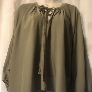Women’s olive V neck 3/4 sleeves top size L